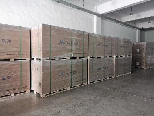 High Power 620W Ja Solar Panel with IP68 Junction Box and 2.0mm Tempered Low Iron Glass